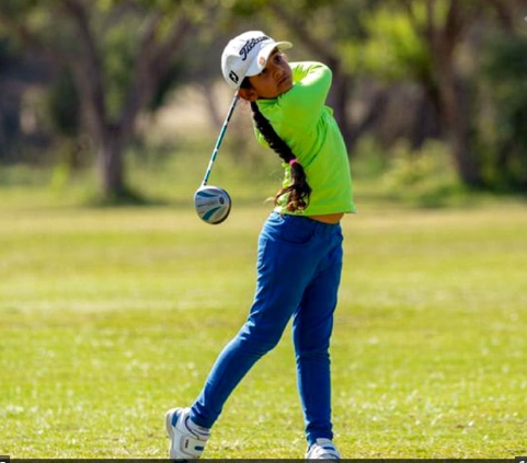 ಗಾಲ್ಫ್ ಅಂಗಣದಲ್ಲಿ ಮಿಂಚು ಹರಿಸುತ್ತಿರುವ ಏಳರ ಹರೆಯದ ಬಾಲೆ ಒಜಸ್ವಿನಿ..!