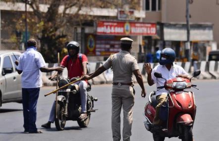 ಲಾಕ್ ಡೌನ್ ರೂಲ್ಸ್ ಫಾಲೋ ಮಾಡದವರಿಗೆ ಬಿಸಿ ಮುಟ್ಟಿಸುತ್ತಿರುವ ಖಾಕಿ ಪಡೆ..!