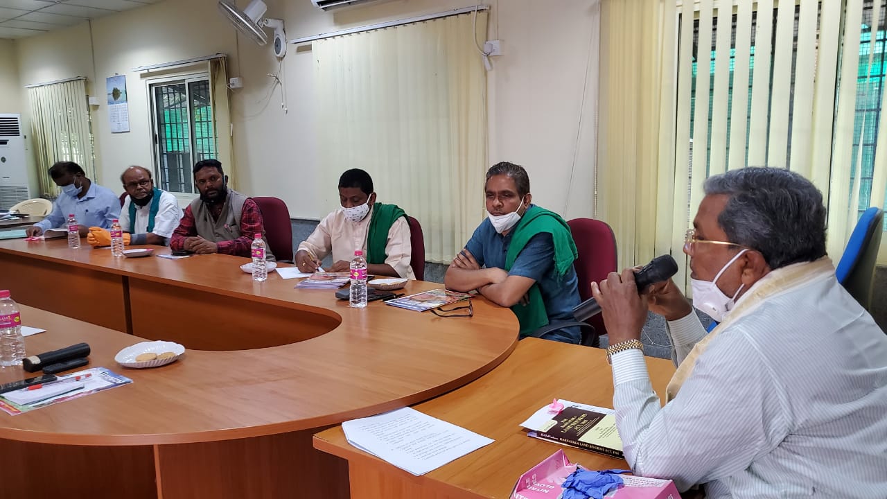 ರೈತ ಮುಖಂಡರೊಂದಿಗೆ ಸಿದ್ದರಾಮಯ್ಯ ಸಭೆ