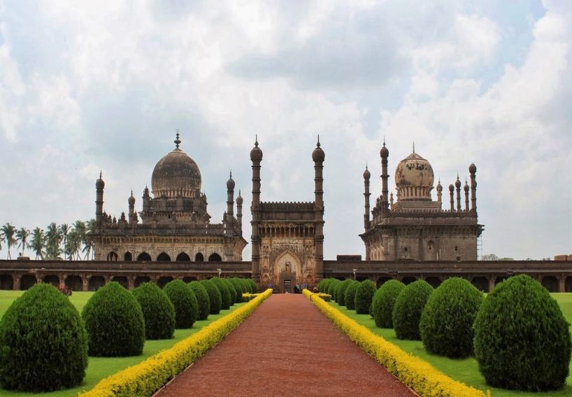 ವಿಜಯಪುರ ಸರ್ವಂ ಸೀಲ್‍ಡೌನ್ ಮಯಂ: ವಿವಿ, ಪಾಲಿಕೆ, ಎಸ್‍ಪಿ ಕಚೇರಿಗಳೆಲ್ಲಾ ಬಂದ್..!