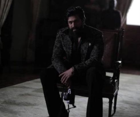 ಕೆಜಿಎಫ್-2 Exclusive ಫೋಟೋ | ರಾಖಿಭಾಯ್ ರಗಡ್ ಲುಕ್ ಗೆ ಫ್ಯಾನ್ಸ್ ಫಿದಾ