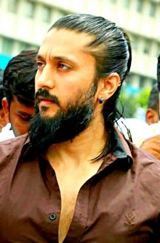 ಬೆಂಗಳೂರಿನಲ್ಲಿ ಪುಂಡರ ಪುಂಡಾಟ: ‘ಅವಹೇಳನಕಾರಿ ಪೋಸ್ಟ್ ಕುರಿತು ನಡೆಸಿದ ಹಿಂಸಾಚಾರವೂ ಸಮರ್ಥನೀಯವಲ್ಲ’: ಚೇತನ್..!