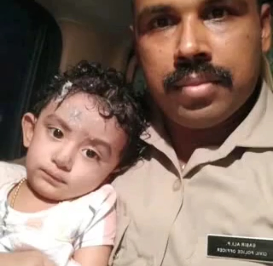 ಕೇರಳ ವಿಮಾನ ಅಪಘಾತ – ಹೆಣ್ಣು ಮಗುವೊಂದು ಏಕಾಂಗಿಯಾಗಿ ಪತ್ತೆ