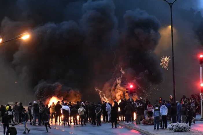 ಮುಸ್ಲಿಂ ವಿರೋಧಿ ಕೋಮು ಗಲಭೆಗೆ ಹೊತ್ತಿ ಉರಿದ ಸ್ವೀಡನ್, ಹಲವಾರು ಪೊಲೀಸರಿಗೆ ಗಾಯ