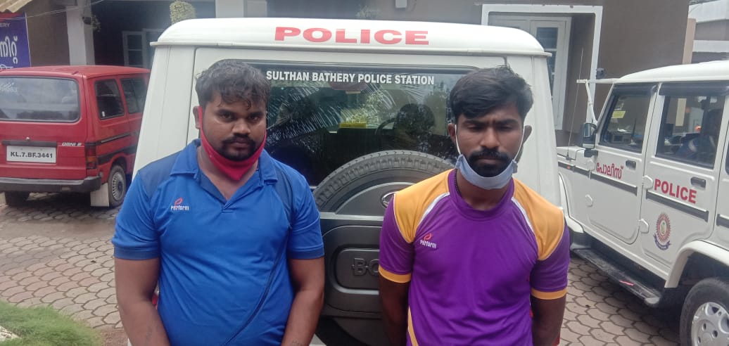 ಅಕ್ರಮವಾಗಿ ನಿಷೇಧಿತ ಹನ್ಸ್  ಸಾಗಿಸುತ್ತಿದ್ದ ಇಬ್ಬರು ಅಂದರ್..!