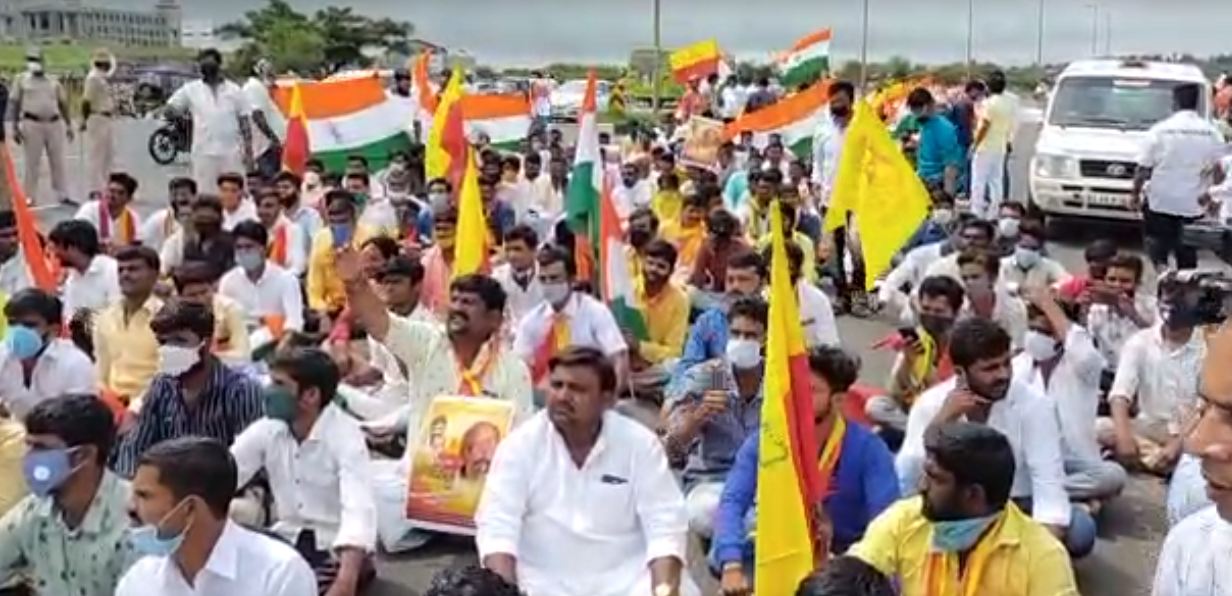 ರಾಯಣ್ಣ ಪ್ರತಿಮೆಗಾಗಿ ರಣಧೀರ ಪಡೆ ದಂಗಲ್; ಮೆತ್ತಗಾಯ್ತಾ ಸರ್ಕಾರ..!