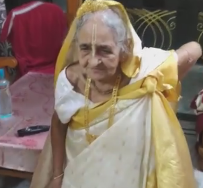 ‘ಆಂಖ್ ಮಾರೆ’ ಹಾಡಿಗೆ 93 ವರ್ಷದ ಅಜ್ಜಿ ಡ್ಯಾನ್ಸ್