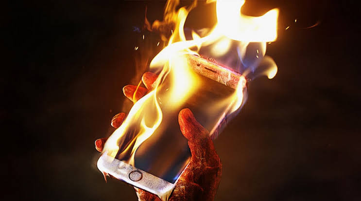 ಮೊಬೈಲ್ ಸ್ಫೋಟಗೊಂಡು ತಾಯಿ ಮತ್ತು ಇಬ್ಬರು ಮಕ್ಕಳ ದಾರುಣ ಸಾವು