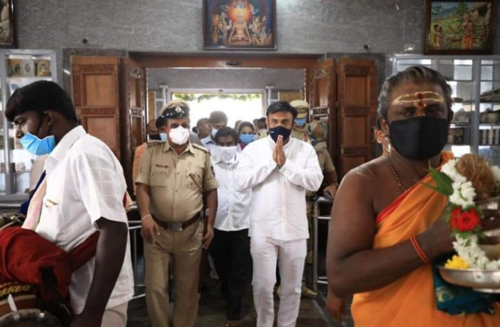 ಕೈವಾರ ತಾತಯ್ಯನವರ ದೇವಾಲಯದಲ್ಲಿ ಸುಧಾಕರ್ ವಿಶೇಷ ಪೂಜೆ