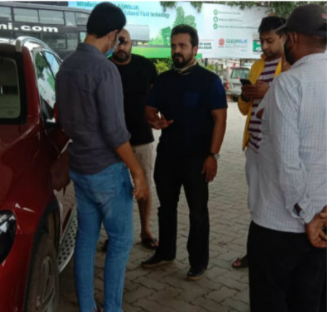 ನೆಚ್ಚಿನ ನಟನ ನೋಡಿದ ಖುಷಿಯಲ್ಲಿ ಹೀಗಾ ಮಾಡೋದು..?
