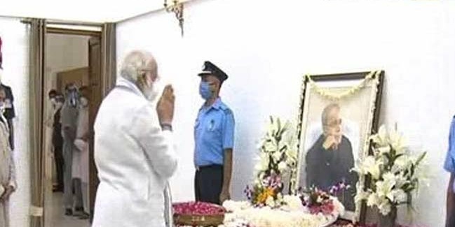 ಮಾಜಿ ರಾಷ್ಟ್ರಪತಿ ಪ್ರಣಬ್ ಮುಖರ್ಜಿ ಅವರಿಗೆ ಅಂತಿಮ ನಮನ ಸಲ್ಲಿಸಿದ ರಾಷ್ಟ್ರಪತಿ ಕೋವಿಂದ್ ಮತ್ತು ಪ್ರಧಾನಿ ಮೋದಿ