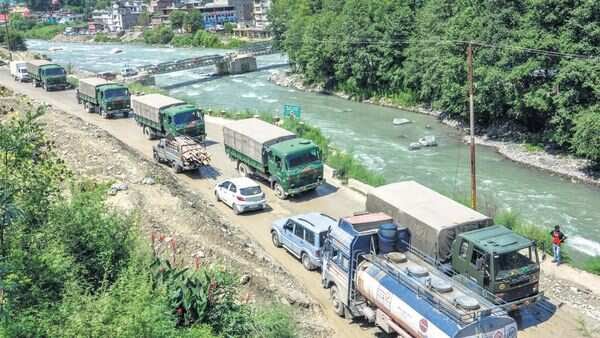 ಭಾರತ -ಚೀನಾ ಗಡಿ ಮತ್ತೆ ಉದ್ವಿಗ್ನ – ಯುದ್ಧ ಟ್ಯಾಂಕ್ ಗಳೊಂದಿಗೆ ಸಜ್ಜಾದ ಉಭಯ ರಾಷ್ಟ್ರಗಳ ಸೈನಿಕರು