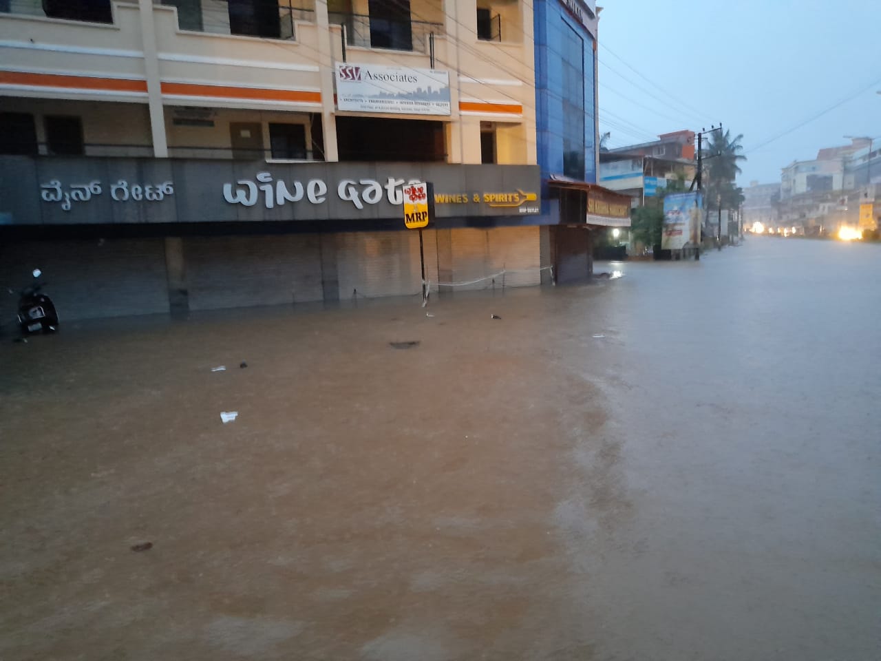 ಕಂಡುಕೇಳರಿಯದ ಭಾರೀ ಮಳೆಗೆ ಮುಳುಗಿದ ಉಡುಪಿ