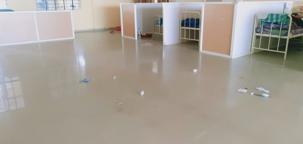 ಅವ್ಯವಸ್ಥೆಯ ಆಗರವಾದ ಬಳ್ಳಾರಿ ಕ್ವಾರಂಟೈನ್ ಕೇಂದ್ರದಲ್ಲಿ ರೋಗಿಗಳ ಪರದಾಟ