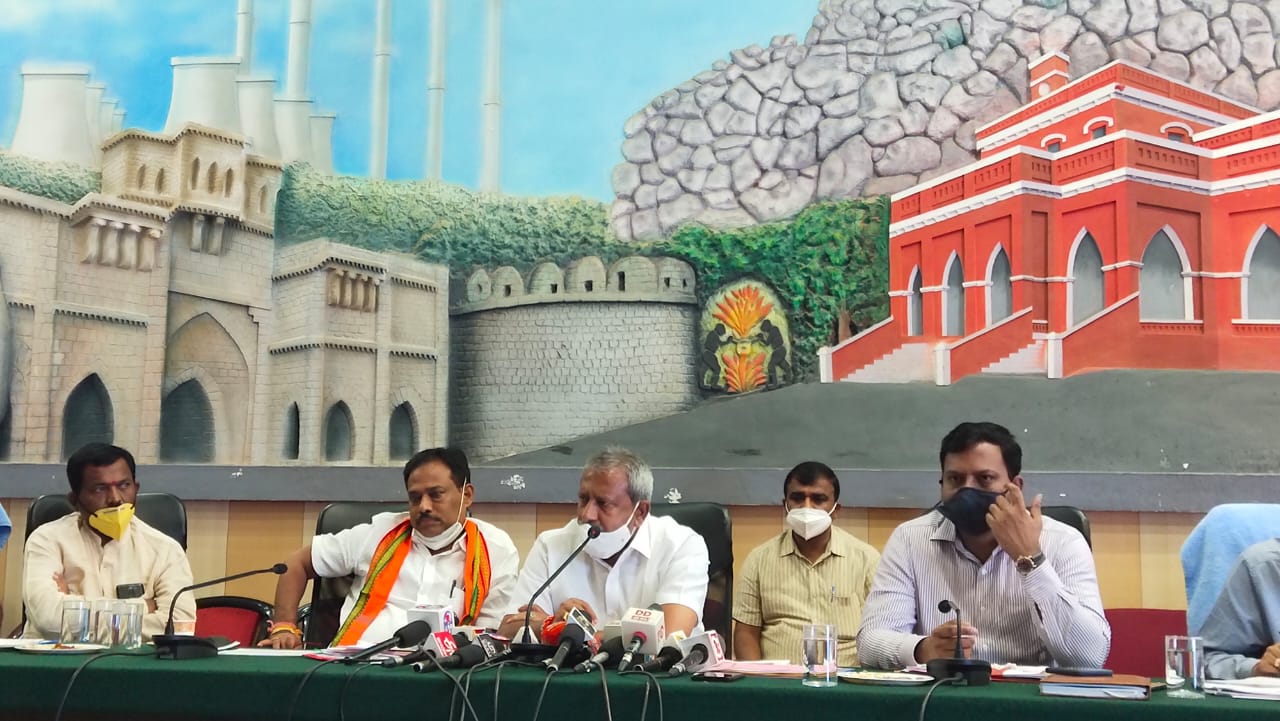 ನಗರಾಭಿವೃದ್ಧಿ ಪ್ರಾಧಿಕಾರದ ಪ್ರಗತಿ ಪರಿಶೀಲನಾ ಸಭೆ ನಡೆಸಿದ ಬೈರತಿ