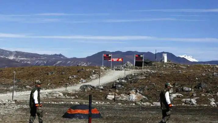 ಮುಖ್ಪಾರಿ ಶಿಖರದಲ್ಲಿ ಶೂಟಿಂಗ್ ವ್ಯಾಪ್ತಿಯಲ್ಲಿ ಕಾವಲು ಕಾಯುತ್ತಿರುವ ಭಾರತ-ಚೀನಾ ಪಡೆಗಳು