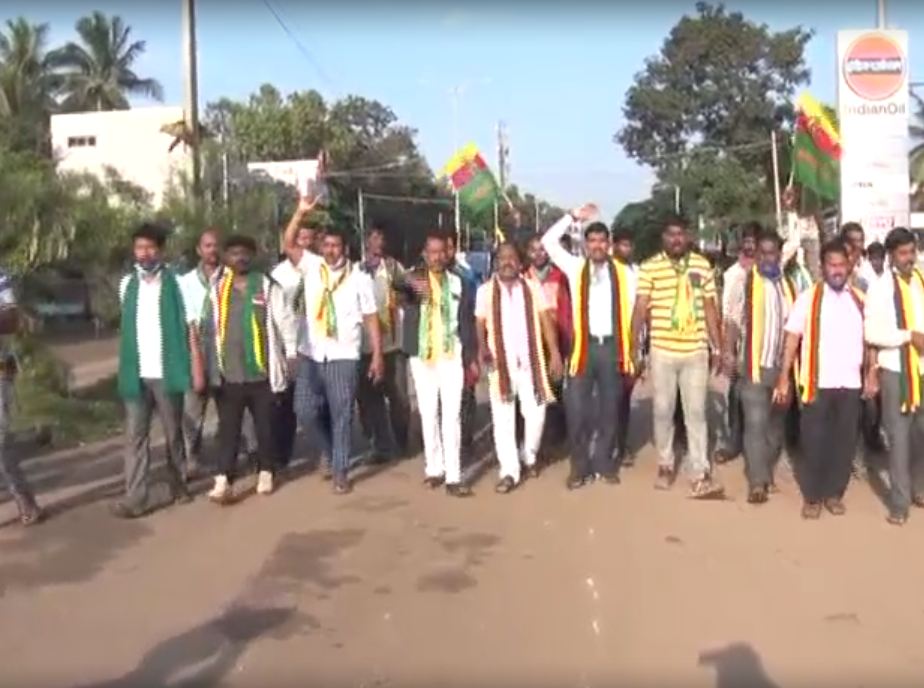 ಕರ್ನಾಟಕ ಬಂದ್| ಗದಗ್‍ನಲ್ಲಿ ಬಂದ್, ಪ್ರತಿಭಟನೆ, ಹೈಡ್ರಾಮಾ..!