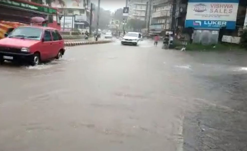 ದಕ್ಷಿಣಕನ್ನಡ ಜಿಲ್ಲೆಯಲ್ಲಿ ಮಳೆ ಬಿರುಸು; ಜನಜೀವನ ಅಸ್ತವ್ಯಸ್ತ..!