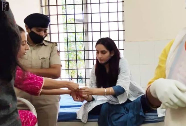 ಮೊನ್ನೆ ಮೊನ್ನೆ..ಹಾವು-ಮುಂಗಸಿ, ಇಂದು ಕ್ಲೋಸ್ ಫ್ರೆಂಡ್ಸ್..!