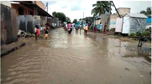 ಗಣಿನಾಡಿನಲ್ಲಿ ಉತ್ತಮ ಮಳೆ : ಗ್ರಾಮಕ್ಕೆ ನೀರು ನುಗ್ಗಿ ಸಂಚಾರ ಅಸ್ತವ್ಯಸ್ತ..!