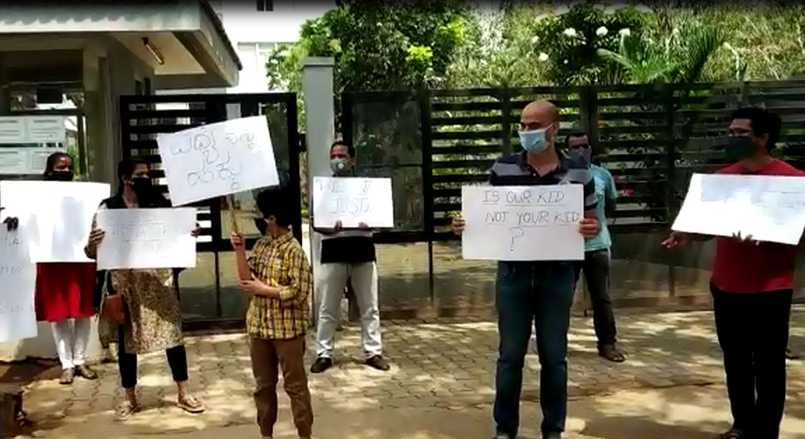 ನಡೆಯದ ಕ್ಲಾಸ್, ಲ್ಯಾಬ್, ಕಂಪ್ಯೂಟರ್, ವ್ಯಾನ್ ಹೆಸರಲ್ಲಿ ವಸೂಲಿ: ಖಾಸಗಿ ಶಾಲೆ ವಿರುದ್ಧ ಪೋಷಕರ ಪ್ರತಿಭಟನೆ