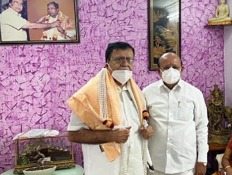 ಮತ್ತೆ ಒಂದಾದ್ರ ಬದ್ಧ ವೈರಿಗಳು: ಕೆ.ಎನ್ ರಾಜಣ್ಣ ಮನೆಗೆ ಟಿ.ಬಿ ಜಯಚಂದ್ರ ಭೇಟಿ..!