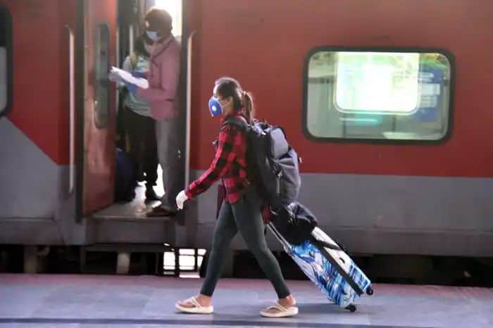 Train ac coach Saakshatv