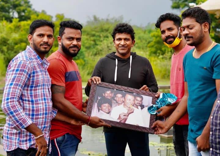 ಗಣಿನಾಡಲ್ಲಿ ಪವರ್ ಸ್ಟಾರ್ : ಮುಗಿಬಿದ್ದ ಅಭಿಮಾನಿಗಳು