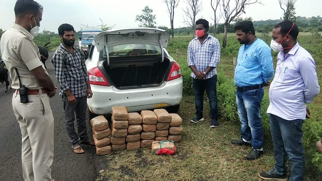 ಬೀದರ್‍ ನಲ್ಲಿ ಅಂತಾರಾಜ್ಯ ಗಾಂಜಾ ಪೆಡ್ಲರ್ ಬಂಧನ