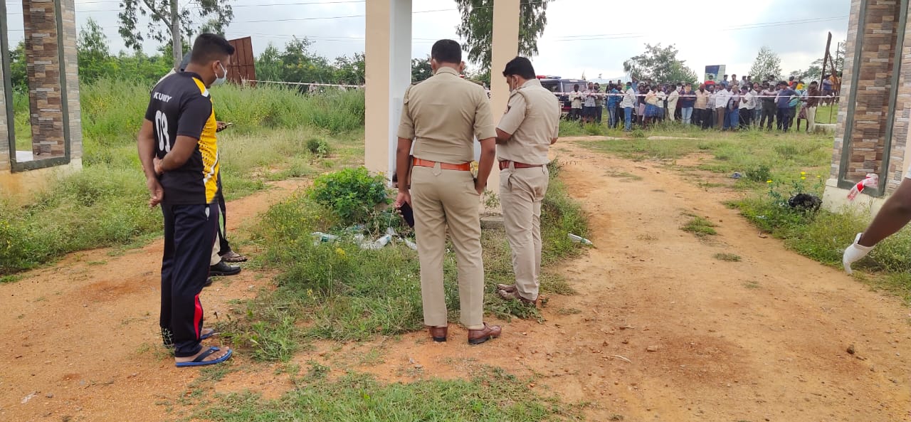 ಅಪರಿಚಿತ ಮಹಿಳೆಯ ಶವ ಪತ್ತೆ, ಅತ್ಯಾಚಾರ ಮಾಡಿ ಕೊಲೆ ಶಂಕೆ..!
