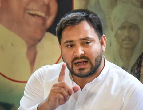 ತೇಜಸ್ವಿ ಯಾದವ್ ‘ಜಂಗಲ್ ರಾಜ್ ಕ ಯುವರಾಜ್’ : ಮೋದಿ ಹೇಳಿಕೆಗೆ ತೇಜಸ್ವಿ ಟಾಂಗ್..!