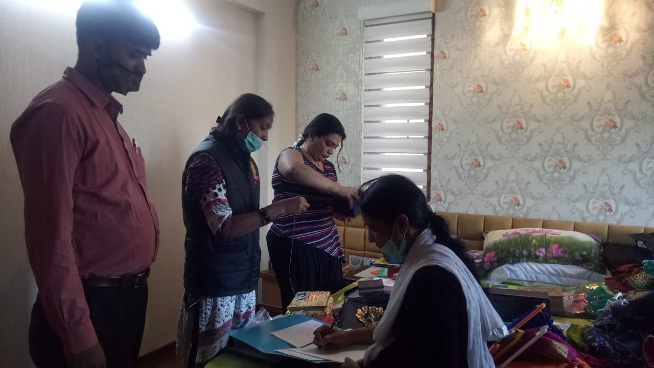 `ಸುಧಾ ಗೋಲ್ಡ್ ಖಜಾನೆ’ಯಲ್ಲಿ ಕೆಜಿಗಟ್ಟಲೇ ಚಿನ್ನ, ನಗದು, ಕೋಟ್ಯಂತರ ಆಸ್ತಿಪಾಸ್ತಿ ಪತ್ತೆ..!