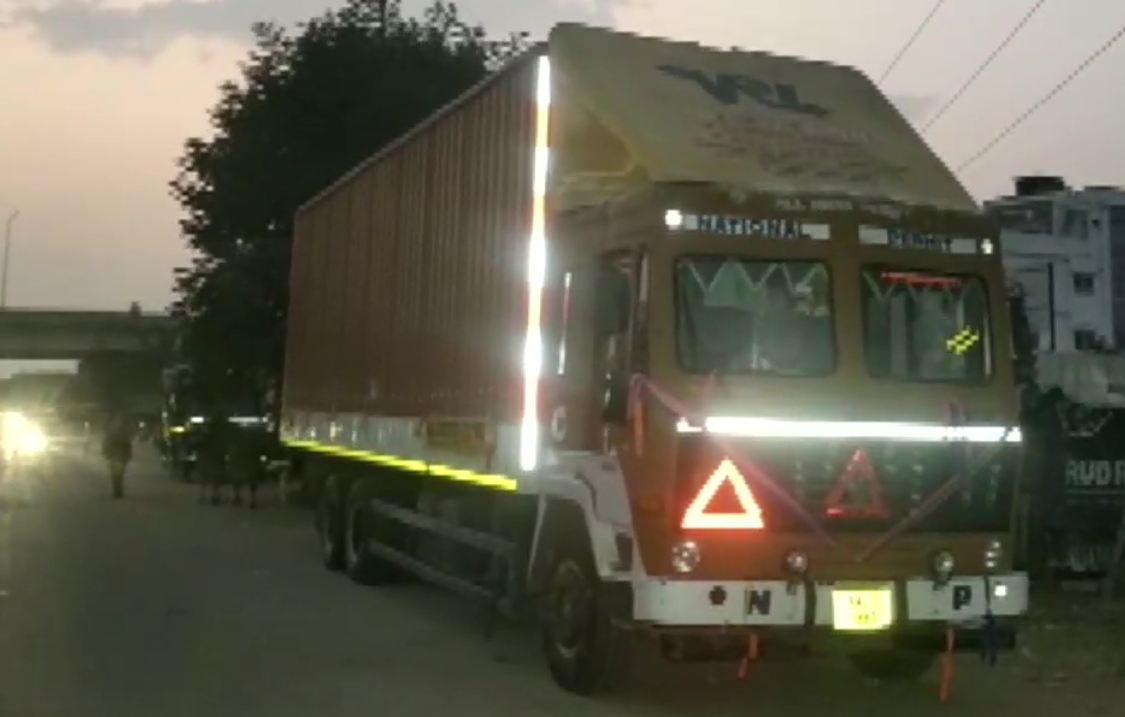 ಎರಡು ಟ್ರಕ್ ಗಳು ಮುಖಾಮುಖಿ ಡಿಕ್ಕಿ : 10 ಮಂದಿ ಸಾವು