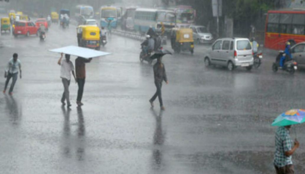 ಮುಂದಿನ ಮೂರು ದಿನ ರಾಜ್ಯಾದ್ಯಂತ ಭಾರಿ ಮಳೆ: ದೀಪಾವಳಿ ಹಬ್ಬಕ್ಕೆ ಅಡ್ಡಿಯಾಗ್ತಾನಾ ವರುಣ..!