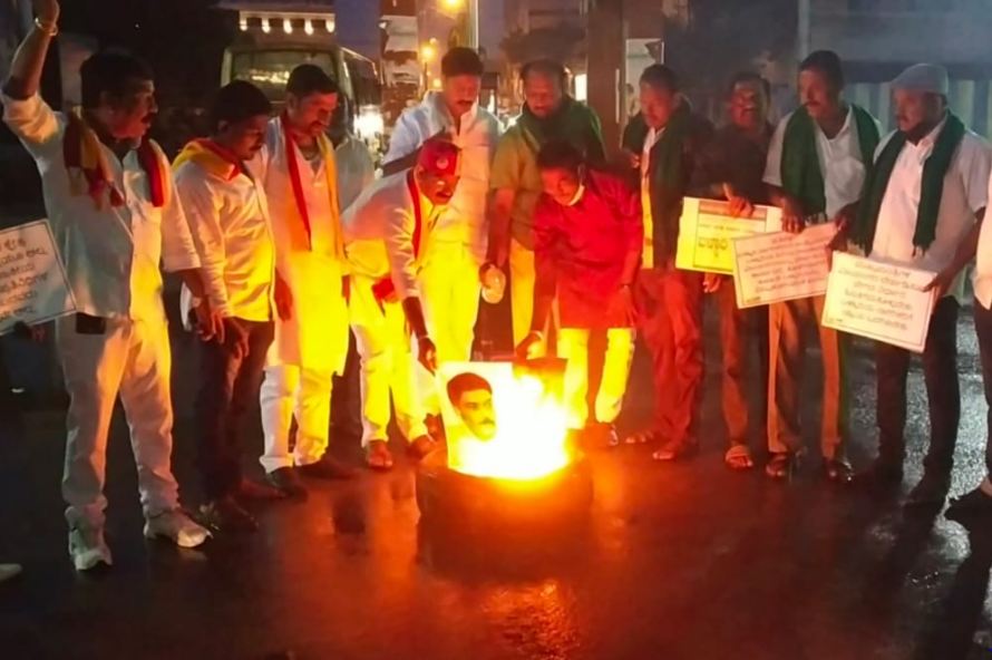 ಬಳ್ಳಾರಿ ಬಂದ್ : ಗಣಿನಾಡಲ್ಲಿ ಪ್ರತಿಭಟನೆಯ ಕಿಚ್ಚು