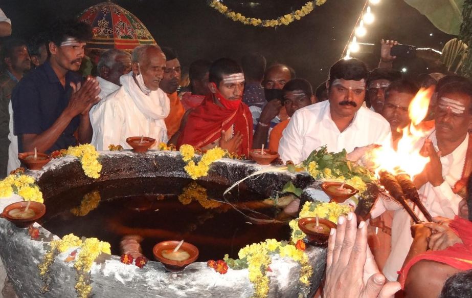 ಮಲೆ ಮಾದಪ್ಪನ ಸನ್ನಿದಿಯಲ್ಲಿ ಬೆಳಗಿದ `ಮಹಾಜ್ಯೋತಿ’