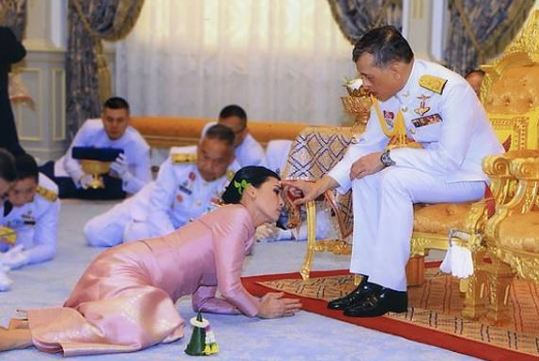 ಆನ್ ಲೈನ್ ನಲ್ಲಿ ಥಾಯ್ ರಾಜ ಪ್ರೇಯಸಿಯ ನಗ್ನ ಫೋಟೋಸ್