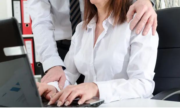 ಚರ್ಮಕ್ಕೆ ಚರ್ಮ ಸ್ಪರ್ಶವಾಗದೇ ಇದ್ರೆ ಅದು ಲೈಂಗಿಕ ದೌರ್ಜನ್ಯವಲ್ಲ ಎಂದಿದ್ದ ಹೈಕೋರ್ಟ್ : ತೀರ್ಪಿಗೆ ತಡೆ ನೀಡಿದ ‘ಸುಪ್ರೀಂ’