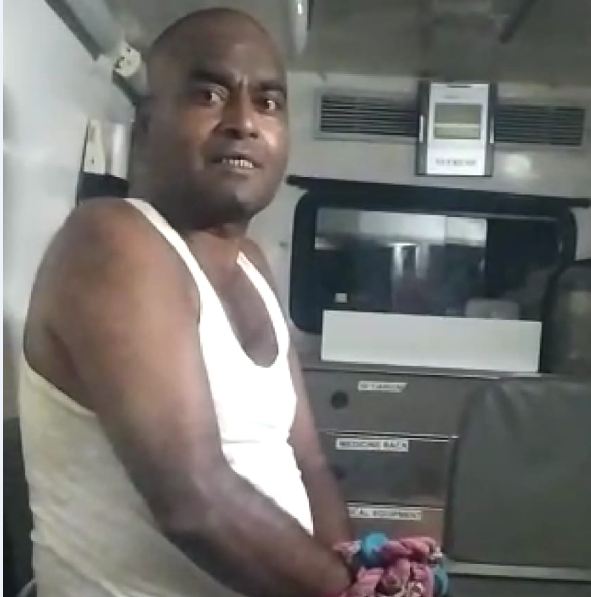 ಪತ್ನಿ ಮೇಲೆ ಅನುಮಾನ: ಪತ್ನಿ-ಮಕ್ಕಳ ಮೇಲೆ ಮೃಗದಂತೆ ವರ್ತಿಸಿದ ಶಿಕ್ಷಕ..!