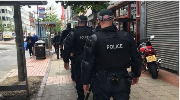 ಕಳ್ಳಿಗೆ ನೆರವಾದ ಪೊಲೀಸ್ : ಕದ್ದ ವಸ್ತುಗಳಿಗೆ ಹಣ ಪಾವತಿ..!