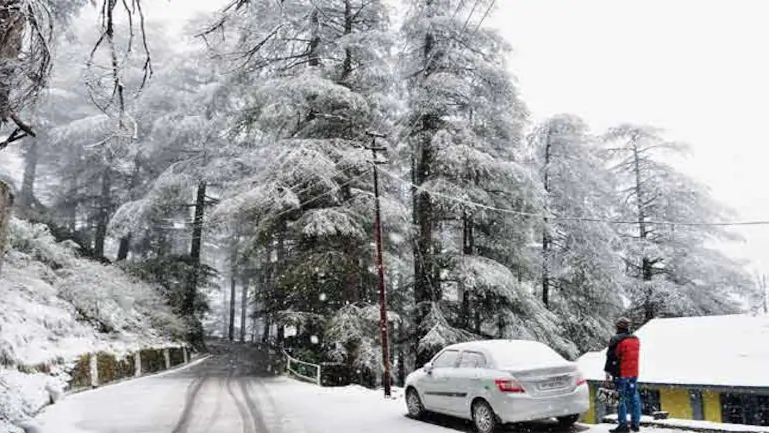 ಕಣಿವೆನಾಡಿನಲ್ಲಿ ಮೈಕೊರೆವ ಚಳಿಗೆ ಕಾಶ್ಮೀರಿಗರು ಹೈರಾಣು : ಸ್ಕೀಯಿಂಗ್ ಪ್ರಿಯರು ಫುಲ್ ಖುಷ್..!