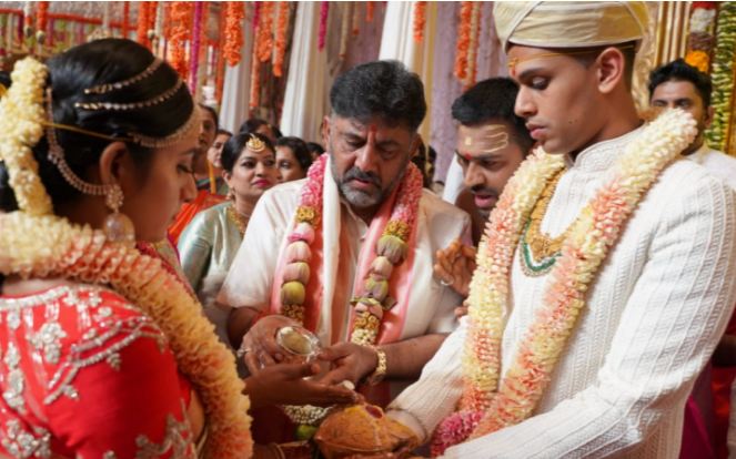 ಪ್ರೇಮಿಗಳ ದಿನದಂದೇ ಸಪ್ತಪದಿ ತುಳಿದ ಡಿಕೆಶಿ ಪುತ್ರಿ