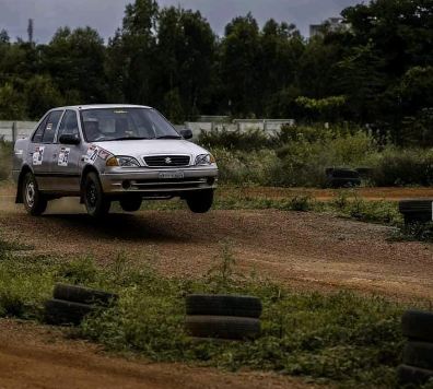 ಕಾರ್ ರೇಸಿಂಗ್ : ಸ್ಟೇರಿಂಗ್ ಹಿಡಿದು ಟ್ರ್ಯಾಕ್ ಗೆ ಇಳಿದ ಅಭಿನ್