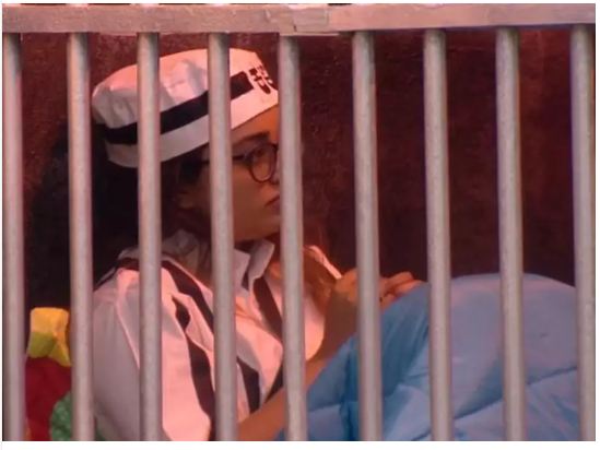 BIGG BOSS 8 :  ಜೈಲು ಸೇರಿದ ಮೊದಲ ಸ್ಪರ್ಧಿ ಧನುಶ್ರೀ..! ಕೇವಲ ಗಂಜಿ ಕುಡಿಯುವ ಶಿಕ್ಷೆ..!