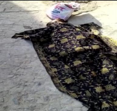 ಕೊರೊನಾ ಸೋಂಕಿತ ತಾಯಿಯನ್ನ ನಡುರಸ್ತೆಯಲ್ಲೇ ಬಿಟ್ಟು ಎಸ್ಕೇಪ್ ಆದ ಮಗ… ಅಮ್ಮನ ಸ್ಥಿತಿ ನೋಡಿಯೂ ಮರುಗದ ಮಗಳು..!