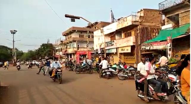 ಕೊರೊನಾ ಲಾಕ್ ಡೌನ್ ಗೂ ಜನ ಡೋಂಟ್ ಕೇರ್ – ಬೀದರ್ ನಲ್ಲಿ ಬೇಕಾಬಿಟ್ಟಿ ವಾಹನಗಳ ಸಂಚಾರ