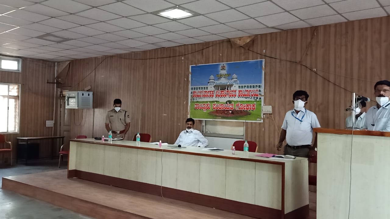 ಕೊರೊನಾದಿಂದ ಚೇತರಿಸಿಕೊಂಡ ನಂತರ ಮೊದಲ ಬಾರಿಗೆ ಸಭೆ ನಡೆಸಿದ ರಮೇಶ್ ಜಾರಕಿಹೊಳಿ