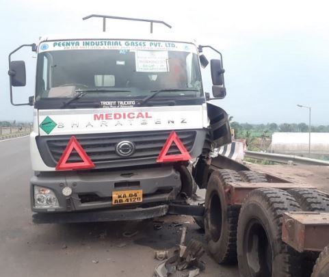 ಆಕ್ಸಿಜನ್ ಲಿಕ್ವಿಡ್ ಸಾಗಿಸುತ್ತಿದ್ದ ಟ್ಯಾಂಕರ್ ಅಪಘಾತ