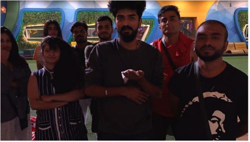 BIGGBOSS 8 – ದಿವ್ಯಾ ಉರುಡುಗಗಾಗಿ ಹಾಡು ಹಾಡಿದ ಶಮಂತ್ – ಸಾಥ್ ಕೊಟ್ಟ ಸದಸ್ಯರು