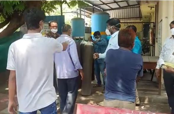 ಅಥಣಿ ಪಟ್ಟಣಕ್ಕೆ ಬಂದ ಆಕ್ಸಿಜನ್ ಸಿಲಿಂಡರ್ ಗಳು